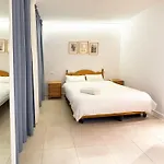 Habitaciones En Alojamiento Con Patio
